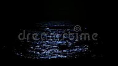 海水中月亮的反射